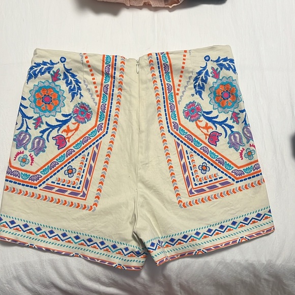 High waisted shorts - Picture 2 of 3